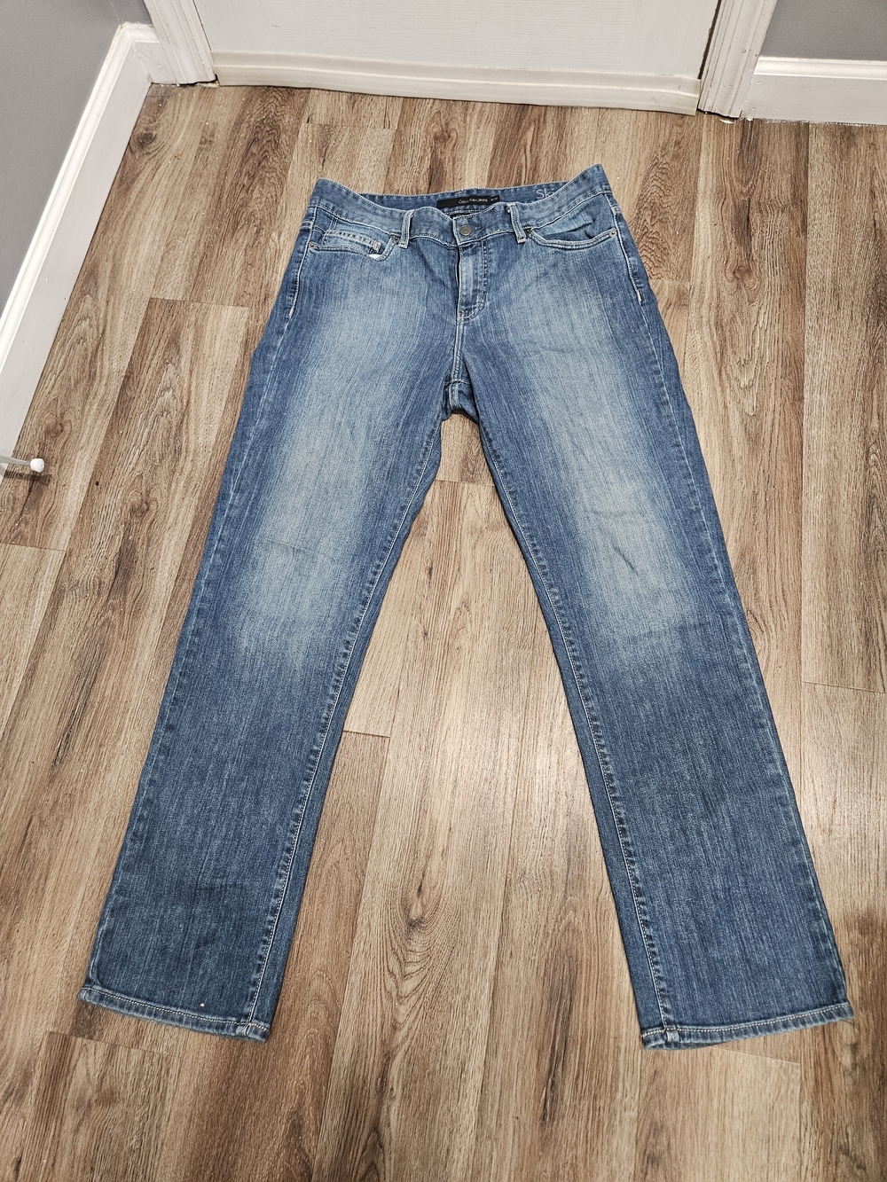 Calvin Klein Jeans Straight Leg in Washed Blue
